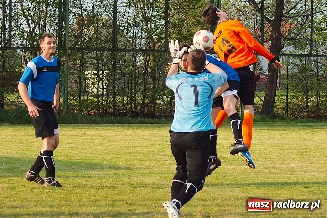 Zdjęcie w galerii na portalu naszraciborz.pl: Udany rewanż rezerw gaszowickiego Dębu. Wicher niegroźną bryzą wiadomości z regionu