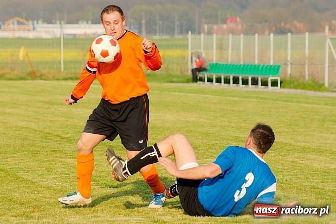Zdjęcie w galerii na portalu naszraciborz.pl: Udany rewanż rezerw gaszowickiego Dębu. Wicher niegroźną bryzą wiadomości z regionu