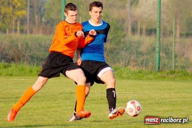 Zdjęcie w galerii na portalu naszraciborz.pl: Udany rewanż rezerw gaszowickiego Dębu. Wicher niegroźną bryzą wiadomości z regionu