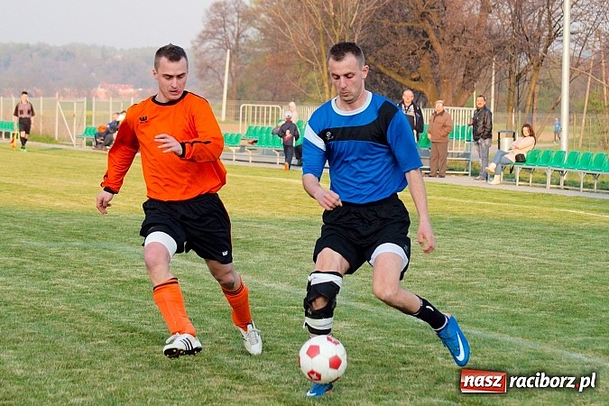 Zdjęcie w galerii na portalu naszraciborz.pl: Udany rewanż rezerw gaszowickiego Dębu. Wicher niegroźną bryzą wiadomości z regionu