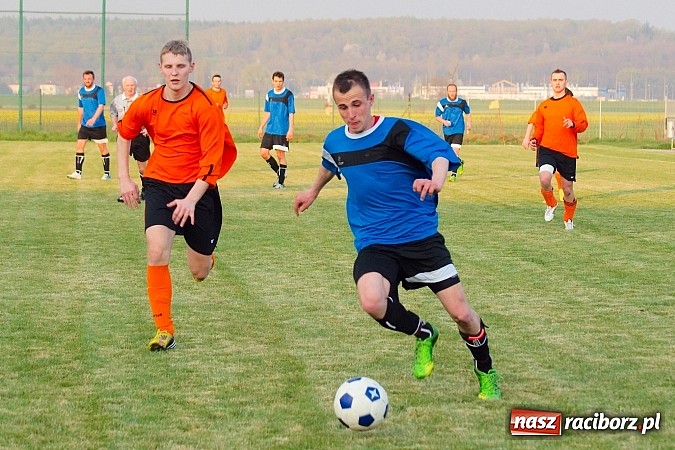 Zdjęcie w galerii na portalu naszraciborz.pl: Udany rewanż rezerw gaszowickiego Dębu. Wicher niegroźną bryzą wiadomości z regionu