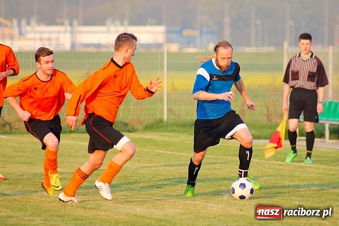 Zdjęcie w galerii na portalu naszraciborz.pl: Udany rewanż rezerw gaszowickiego Dębu. Wicher niegroźną bryzą wiadomości z regionu