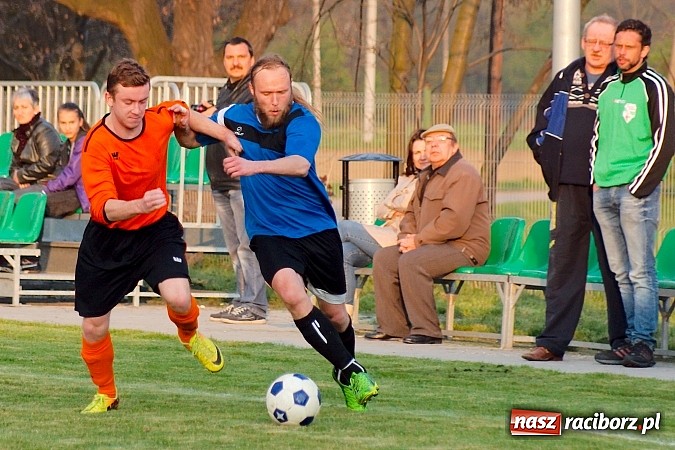 Zdjęcie w galerii na portalu naszraciborz.pl: Udany rewanż rezerw gaszowickiego Dębu. Wicher niegroźną bryzą wiadomości z regionu