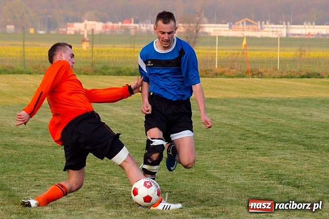 Zdjęcie w galerii na portalu naszraciborz.pl: Udany rewanż rezerw gaszowickiego Dębu. Wicher niegroźną bryzą wiadomości z regionu