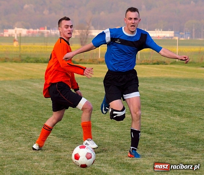 Zdjęcie w galerii na portalu naszraciborz.pl: Udany rewanż rezerw gaszowickiego Dębu. Wicher niegroźną bryzą wiadomości z regionu