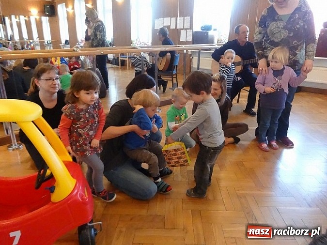 Zdjęcie w galerii na portalu naszraciborz.pl: Piękna wiosna w Fiku-miku wiadomości z regionu