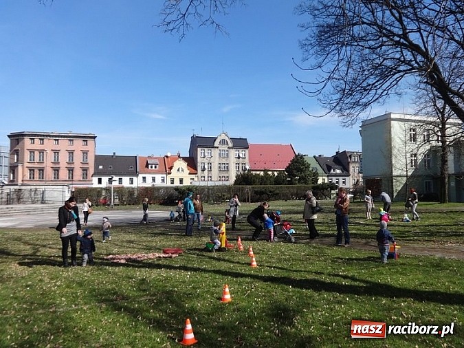 Zdjęcie w galerii na portalu naszraciborz.pl: Piękna wiosna w Fiku-miku wiadomości z regionu