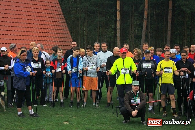 Zdjęcie w galerii na portalu naszraciborz.pl: 90 zawodników ruszyło w drogę z kijkami. Marsz Nordic Walking wokół Leśnej Polany wiadomości z regionu