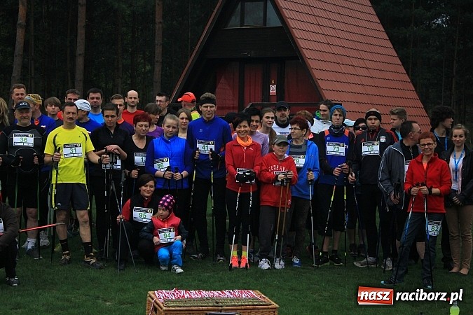 Zdjęcie w galerii na portalu naszraciborz.pl: 90 zawodników ruszyło w drogę z kijkami. Marsz Nordic Walking wokół Leśnej Polany wiadomości z regionu
