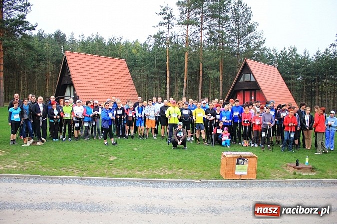 Zdjęcie w galerii na portalu naszraciborz.pl: 90 zawodników ruszyło w drogę z kijkami. Marsz Nordic Walking wokół Leśnej Polany wiadomości z regionu
