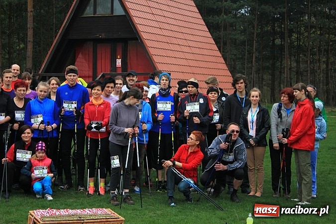 Zdjęcie w galerii na portalu naszraciborz.pl: 90 zawodników ruszyło w drogę z kijkami. Marsz Nordic Walking wokół Leśnej Polany wiadomości z regionu