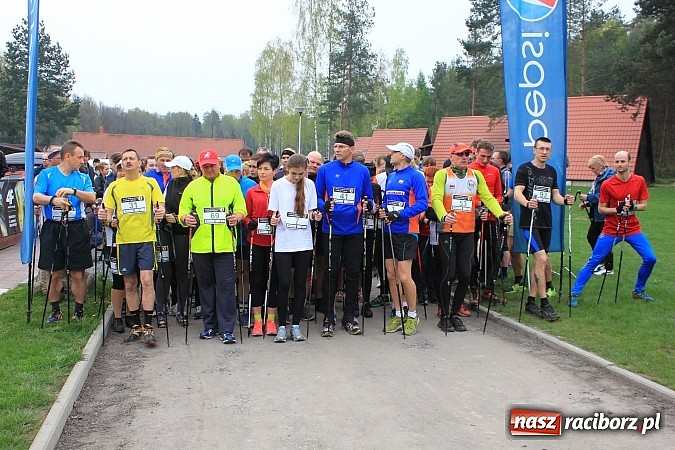 Zdjęcie w galerii na portalu naszraciborz.pl: 90 zawodników ruszyło w drogę z kijkami. Marsz Nordic Walking wokół Leśnej Polany wiadomości z regionu