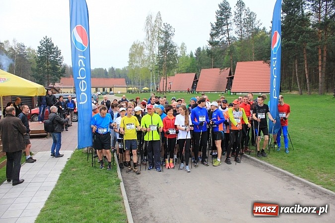 Zdjęcie w galerii na portalu naszraciborz.pl: 90 zawodników ruszyło w drogę z kijkami. Marsz Nordic Walking wokół Leśnej Polany wiadomości z regionu
