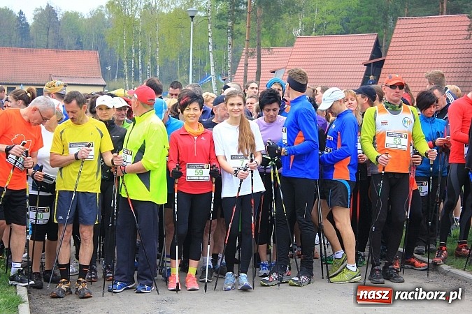 Zdjęcie w galerii na portalu naszraciborz.pl: 90 zawodników ruszyło w drogę z kijkami. Marsz Nordic Walking wokół Leśnej Polany wiadomości z regionu