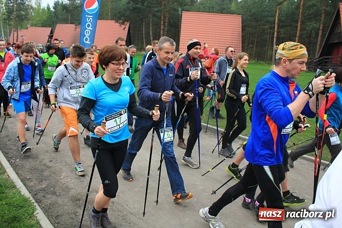 Zdjęcie w galerii na portalu naszraciborz.pl: 90 zawodników ruszyło w drogę z kijkami. Marsz Nordic Walking wokół Leśnej Polany wiadomości z regionu