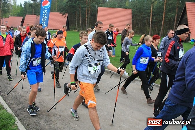 Zdjęcie w galerii na portalu naszraciborz.pl: 90 zawodników ruszyło w drogę z kijkami. Marsz Nordic Walking wokół Leśnej Polany wiadomości z regionu