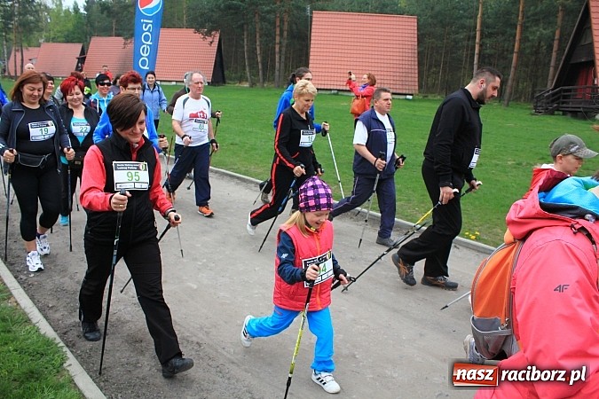 Zdjęcie w galerii na portalu naszraciborz.pl: 90 zawodników ruszyło w drogę z kijkami. Marsz Nordic Walking wokół Leśnej Polany wiadomości z regionu