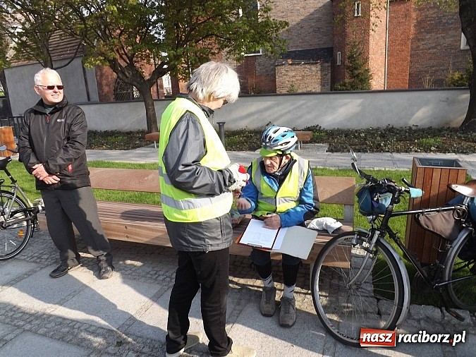 Zdjęcie w galerii na portalu naszraciborz.pl: Akcja PTTK - przewodnik czeka wiadomości z regionu