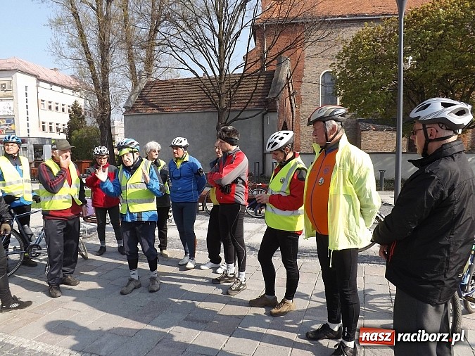 Zdjęcie w galerii na portalu naszraciborz.pl: Akcja PTTK - przewodnik czeka wiadomości z regionu