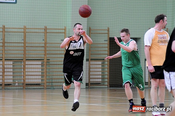 Zdjęcie w galerii na portalu naszraciborz.pl: Koszyk&oacute;wka. Dywyta mistrzem amatorki wiadomości z regionu