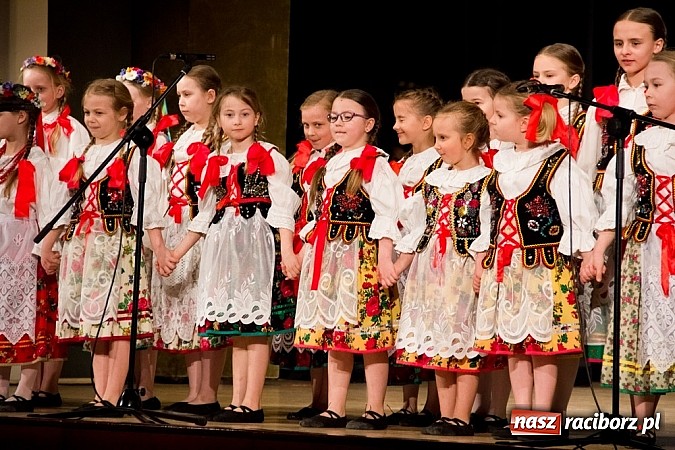Zdjęcie w galerii na portalu naszraciborz.pl: Źródło zebrało 7,5 tys. zł dla chorej Mai wiadomości z regionu
