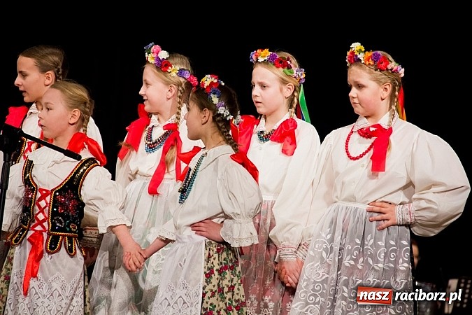 Zdjęcie w galerii na portalu naszraciborz.pl: Źródło zebrało 7,5 tys. zł dla chorej Mai wiadomości z regionu