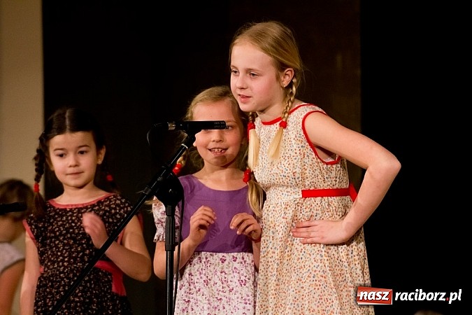 Zdjęcie w galerii na portalu naszraciborz.pl: Źródło zebrało 7,5 tys. zł dla chorej Mai wiadomości z regionu