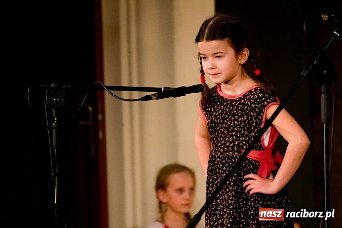 Zdjęcie w galerii na portalu naszraciborz.pl: Źródło zebrało 7,5 tys. zł dla chorej Mai wiadomości z regionu