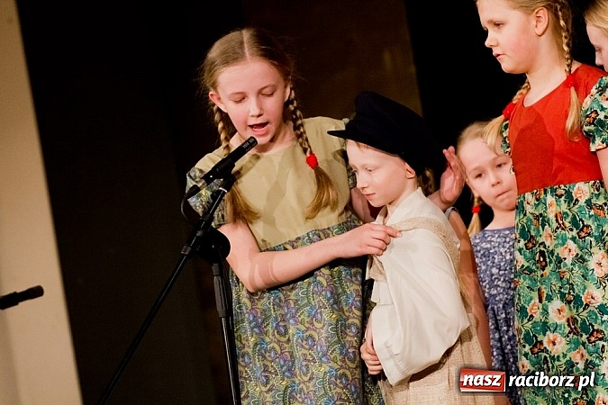 Zdjęcie w galerii na portalu naszraciborz.pl: Źródło zebrało 7,5 tys. zł dla chorej Mai wiadomości z regionu