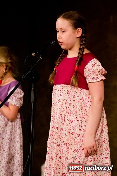 Zdjęcie w galerii na portalu naszraciborz.pl: Źródło zebrało 7,5 tys. zł dla chorej Mai wiadomości z regionu