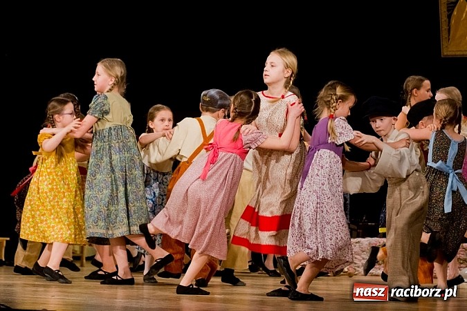 Zdjęcie w galerii na portalu naszraciborz.pl: Źródło zebrało 7,5 tys. zł dla chorej Mai wiadomości z regionu