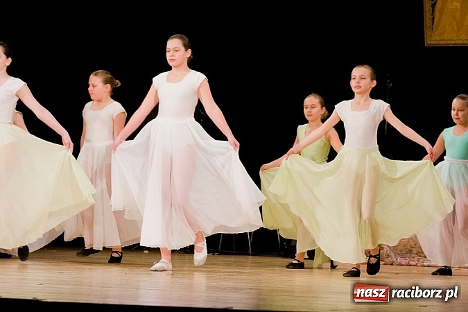 Zdjęcie w galerii na portalu naszraciborz.pl: Źródło zebrało 7,5 tys. zł dla chorej Mai wiadomości z regionu