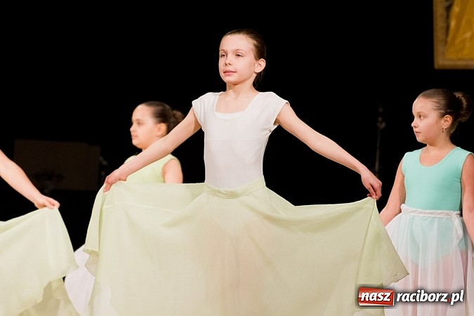 Zdjęcie w galerii na portalu naszraciborz.pl: Źródło zebrało 7,5 tys. zł dla chorej Mai wiadomości z regionu