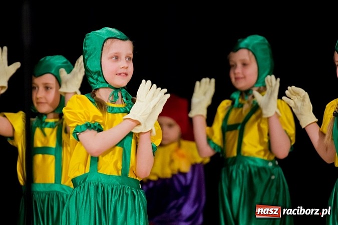 Zdjęcie w galerii na portalu naszraciborz.pl: Źródło zebrało 7,5 tys. zł dla chorej Mai wiadomości z regionu