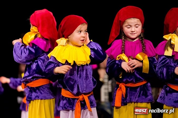 Zdjęcie w galerii na portalu naszraciborz.pl: Źródło zebrało 7,5 tys. zł dla chorej Mai wiadomości z regionu