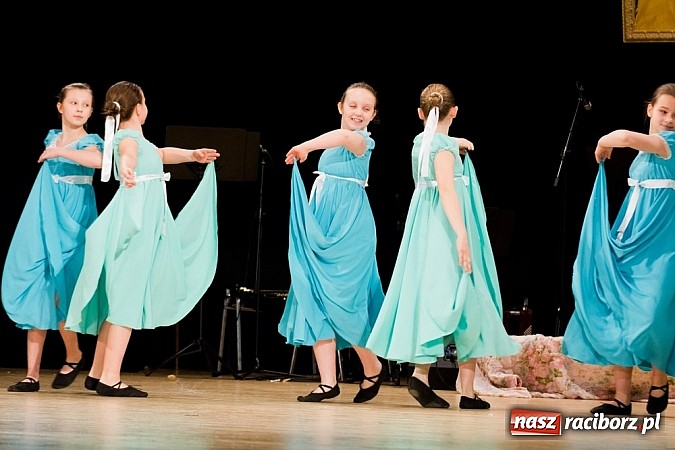 Zdjęcie w galerii na portalu naszraciborz.pl: Źródło zebrało 7,5 tys. zł dla chorej Mai wiadomości z regionu