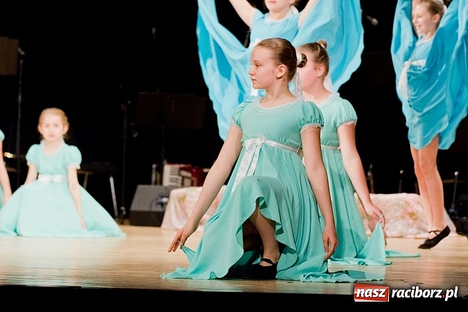 Zdjęcie w galerii na portalu naszraciborz.pl: Źródło zebrało 7,5 tys. zł dla chorej Mai wiadomości z regionu