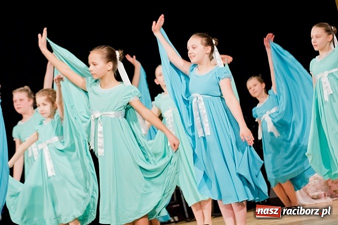 Zdjęcie w galerii na portalu naszraciborz.pl: Źródło zebrało 7,5 tys. zł dla chorej Mai wiadomości z regionu