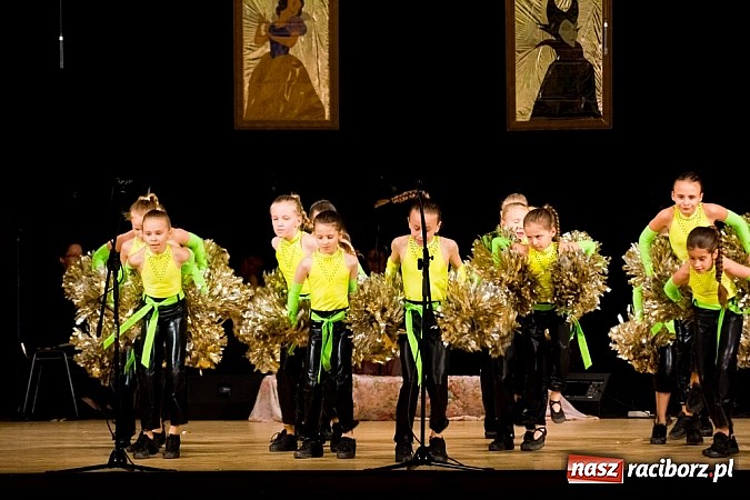 Zdjęcie w galerii na portalu naszraciborz.pl: Źródło zebrało 7,5 tys. zł dla chorej Mai wiadomości z regionu