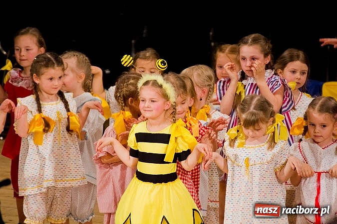 Zdjęcie w galerii na portalu naszraciborz.pl: Źródło zebrało 7,5 tys. zł dla chorej Mai wiadomości z regionu