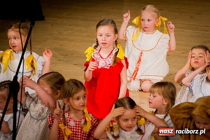 Zdjęcie w galerii na portalu naszraciborz.pl: Źródło zebrało 7,5 tys. zł dla chorej Mai wiadomości z regionu