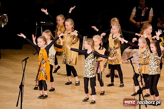 Zdjęcie w galerii na portalu naszraciborz.pl: Źródło zebrało 7,5 tys. zł dla chorej Mai wiadomości z regionu