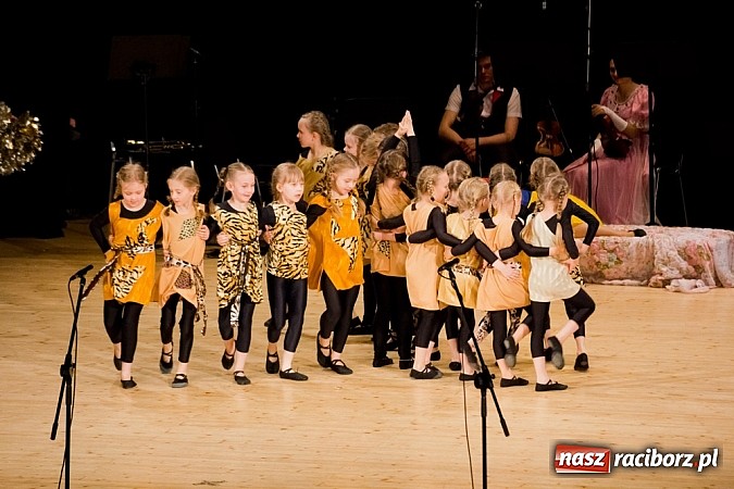 Zdjęcie w galerii na portalu naszraciborz.pl: Źródło zebrało 7,5 tys. zł dla chorej Mai wiadomości z regionu