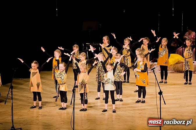 Zdjęcie w galerii na portalu naszraciborz.pl: Źródło zebrało 7,5 tys. zł dla chorej Mai wiadomości z regionu