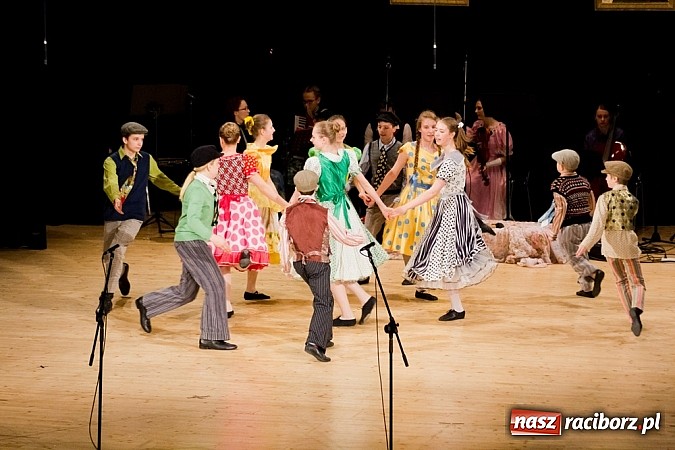 Zdjęcie w galerii na portalu naszraciborz.pl: Źródło zebrało 7,5 tys. zł dla chorej Mai wiadomości z regionu