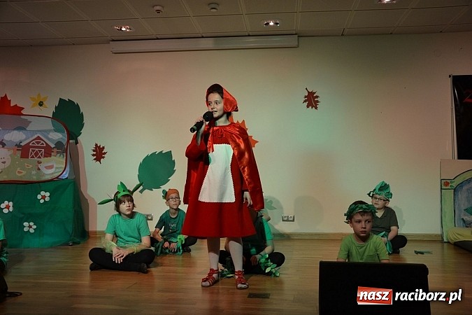 Zdjęcie w galerii na portalu naszraciborz.pl: Muzyczna opowieść o Czerwonym Kapturku na zamku  wiadomości z regionu