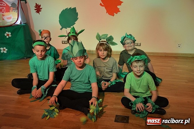 Zdjęcie w galerii na portalu naszraciborz.pl: Muzyczna opowieść o Czerwonym Kapturku na zamku  wiadomości z regionu