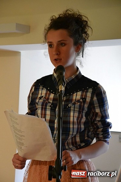 Zdjęcie w galerii na portalu naszraciborz.pl: Muzyczna opowieść o Czerwonym Kapturku na zamku  wiadomości z regionu