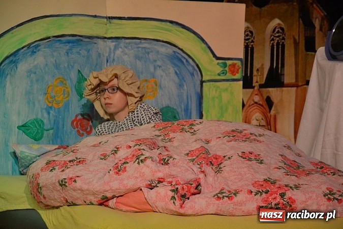 Zdjęcie w galerii na portalu naszraciborz.pl: Muzyczna opowieść o Czerwonym Kapturku na zamku  wiadomości z regionu