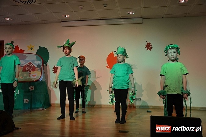 Zdjęcie w galerii na portalu naszraciborz.pl: Muzyczna opowieść o Czerwonym Kapturku na zamku  wiadomości z regionu